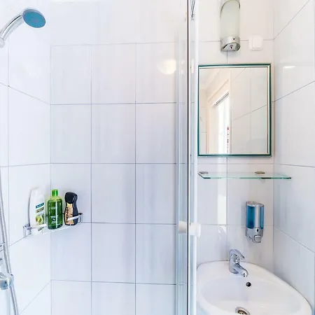 Katja & Lara דוברובניק