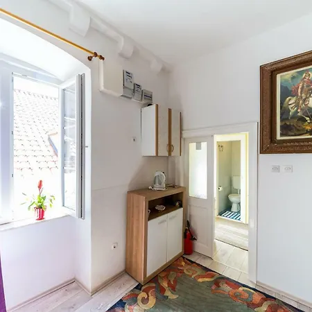 Πανσιόν Katja & Lara 3*